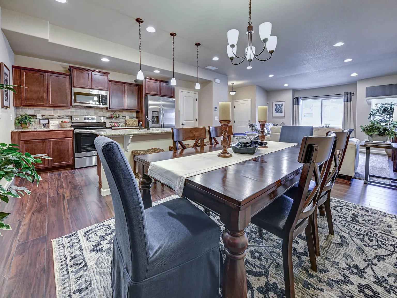 3 bed, 1700 sqft, $2,250 — Photo 2