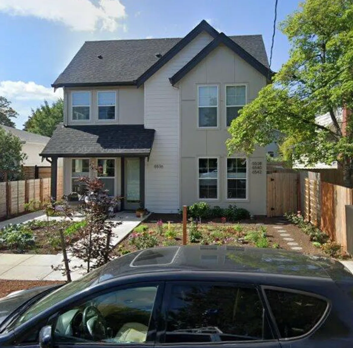 2 bed, 2.5 bath, 914 sqft, $2,399 — Photo 1