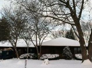 370 Kingsway Dr, Aurora, IL 60506