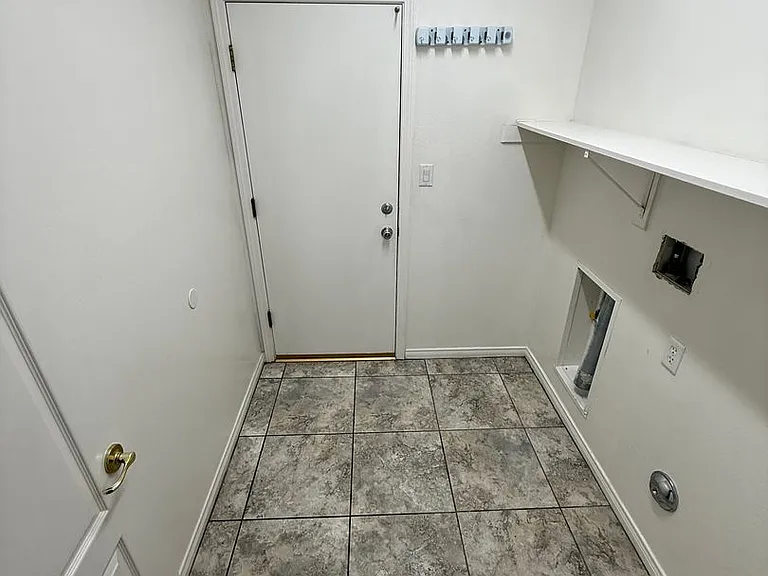 12710 Crystal Cove Ave — Photo 10