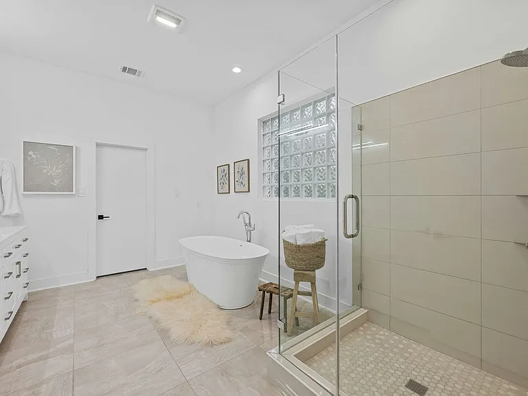 7905 Brightman Ln — Photo 26