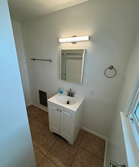 1727 N Garfield Pl #7 — Photo 13