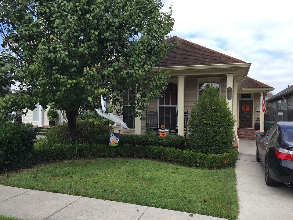 1st image of 221 Amelia St