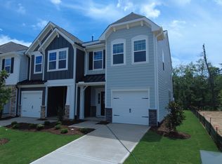 911 Kensley Grove Ln, Fuquay Varina, NC 27526