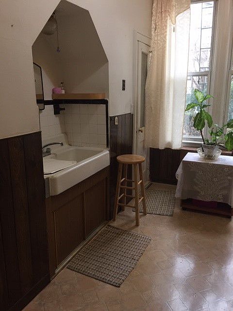2nd image of 634 Humboldt St APT 1R