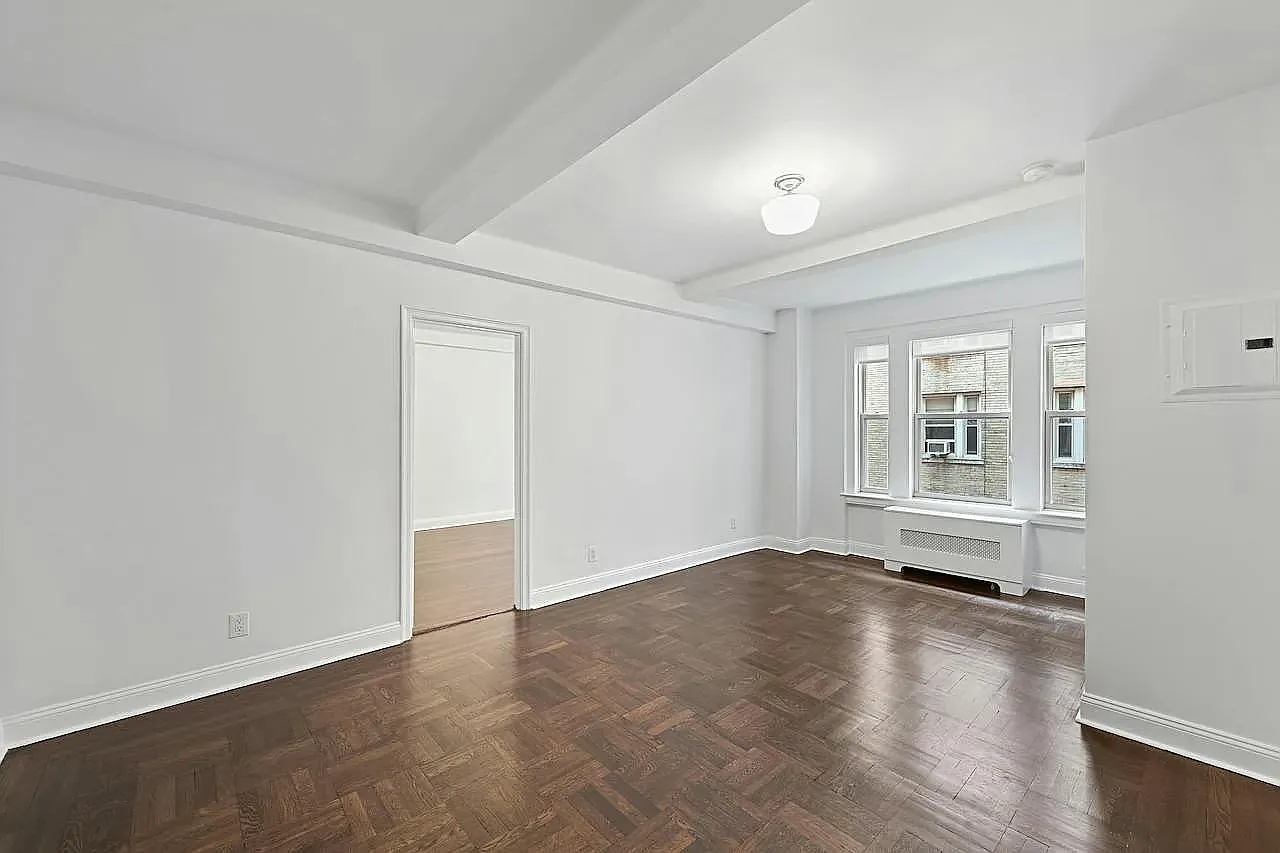 24 Fifth Avenue — Photo 3