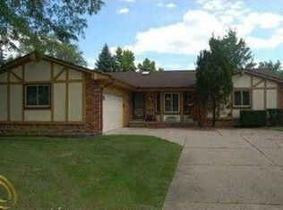 7397 Oak Tree Dr, West Bloomfield, MI 48322