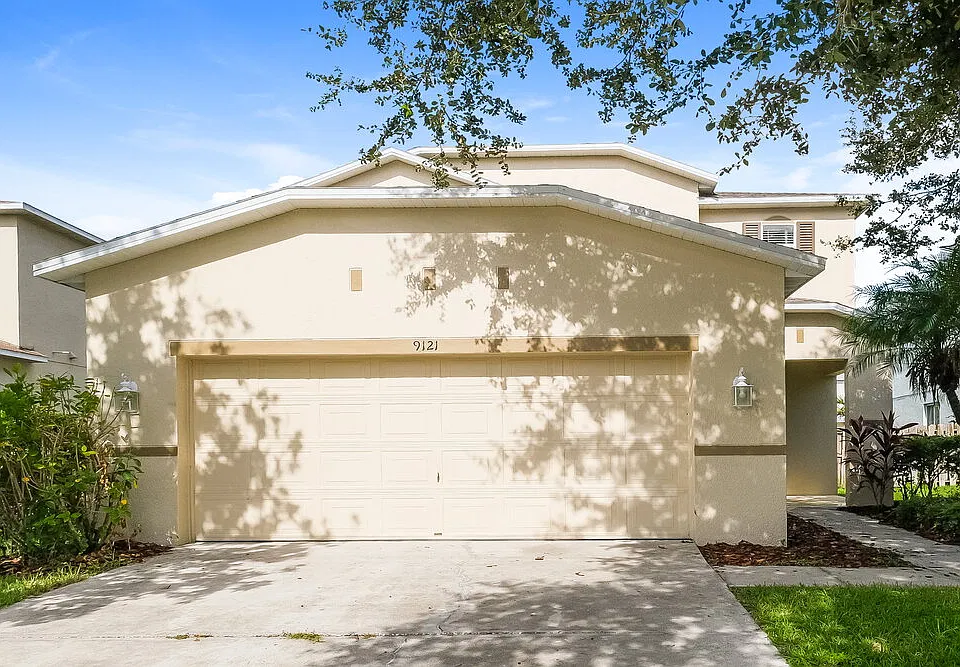 9121 Lantern Oak Way