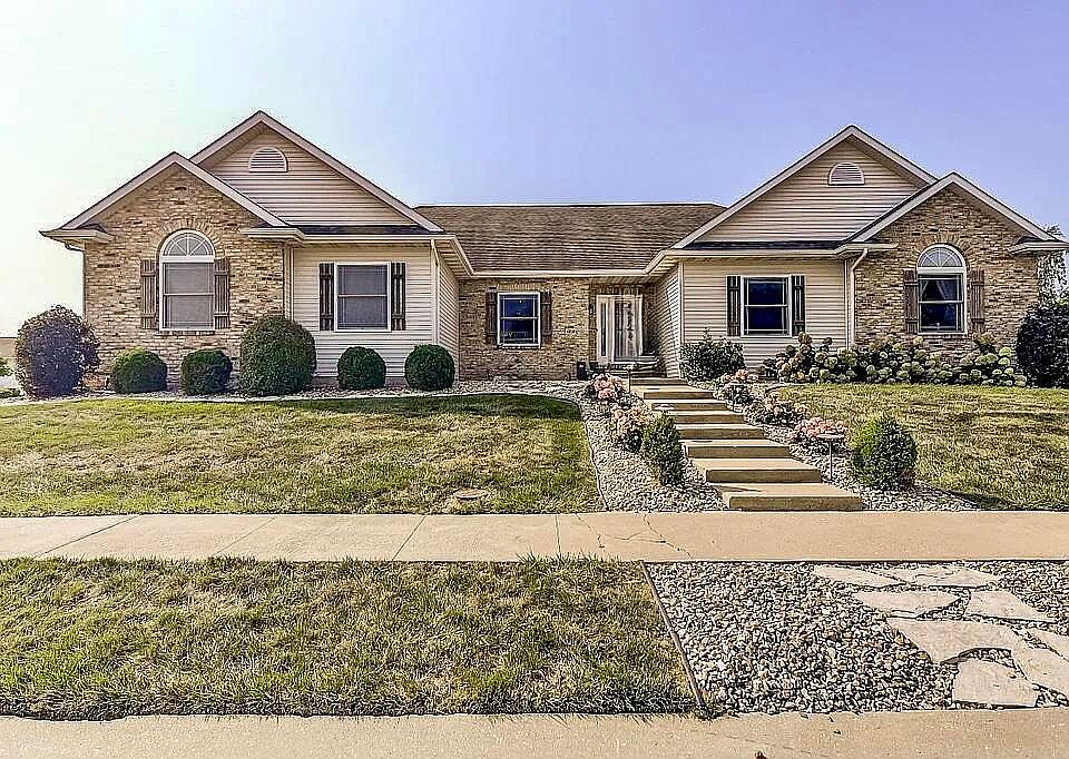 1st image of 4800 Longfellow Dr