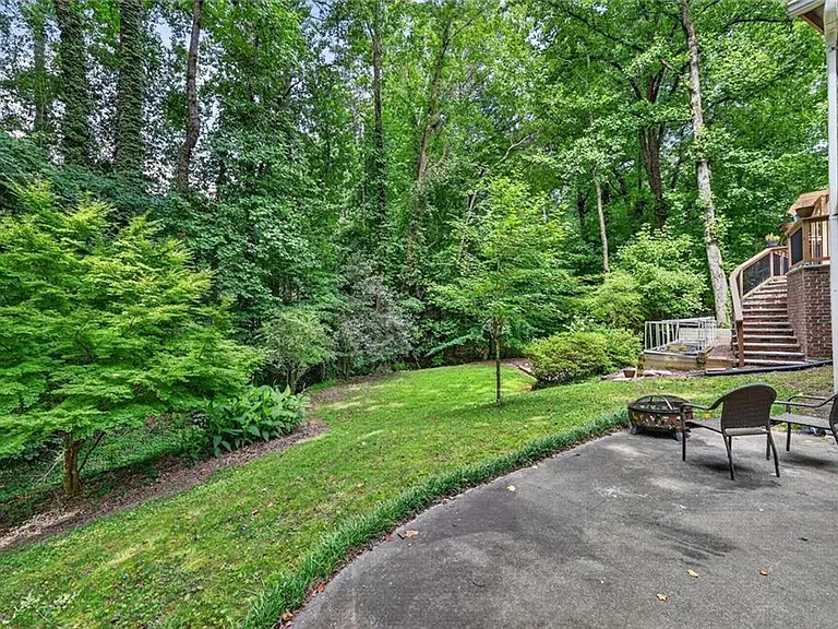 4100 Shawnee Ln NE — Photo 23