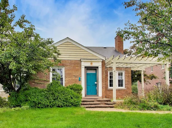301 N Clinton Ave, Elmhurst, IL 60126