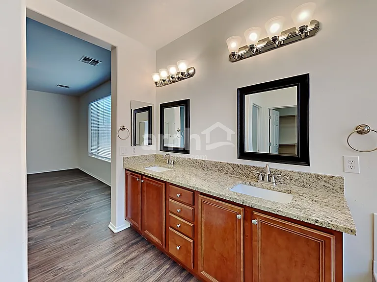 568 W Camino Parrilla — Photo 10