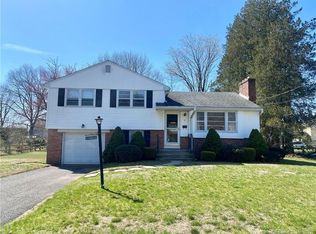 2 Woodlawn Dr, Cromwell, CT 06416