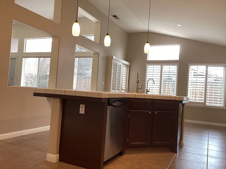 7526 N Ellendale Ave — Photo 14