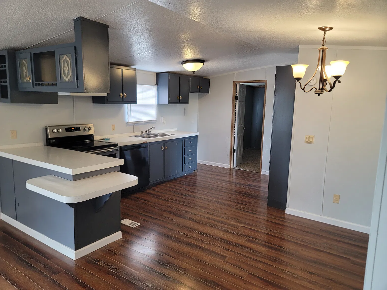 301 Miller Dr — Photo 3