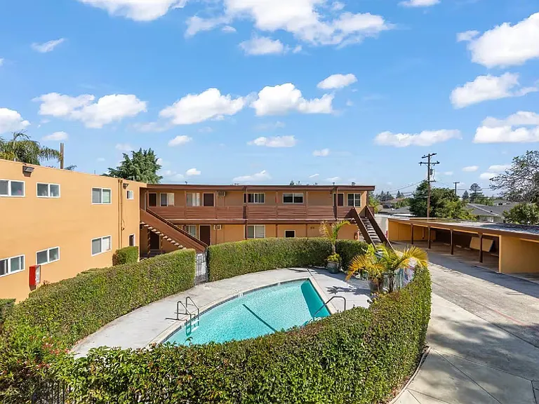 925 Pomeroy Ave — Photo 1
