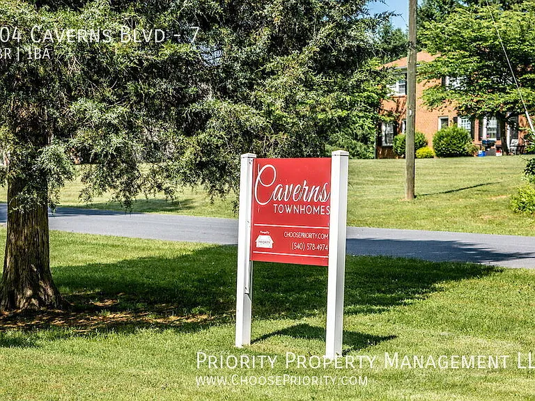 104 Caverns Blvd #7 — Photo 2