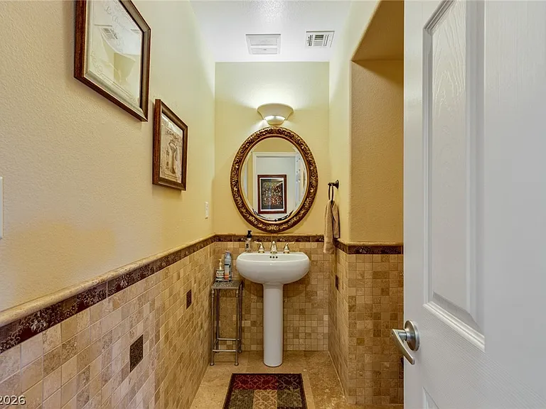 724 Pinnacle Heights Ln — Photo 10