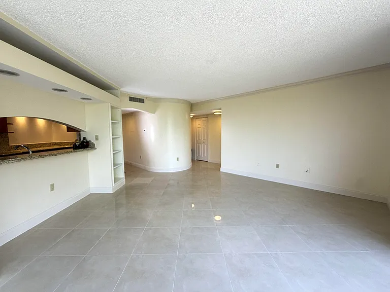 21085 NE 34th Ave #404-1 — Photo 16