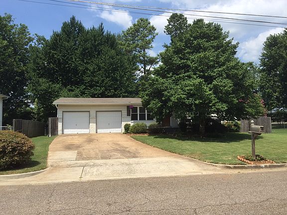 3rd image of 225 Curtis Dr SE