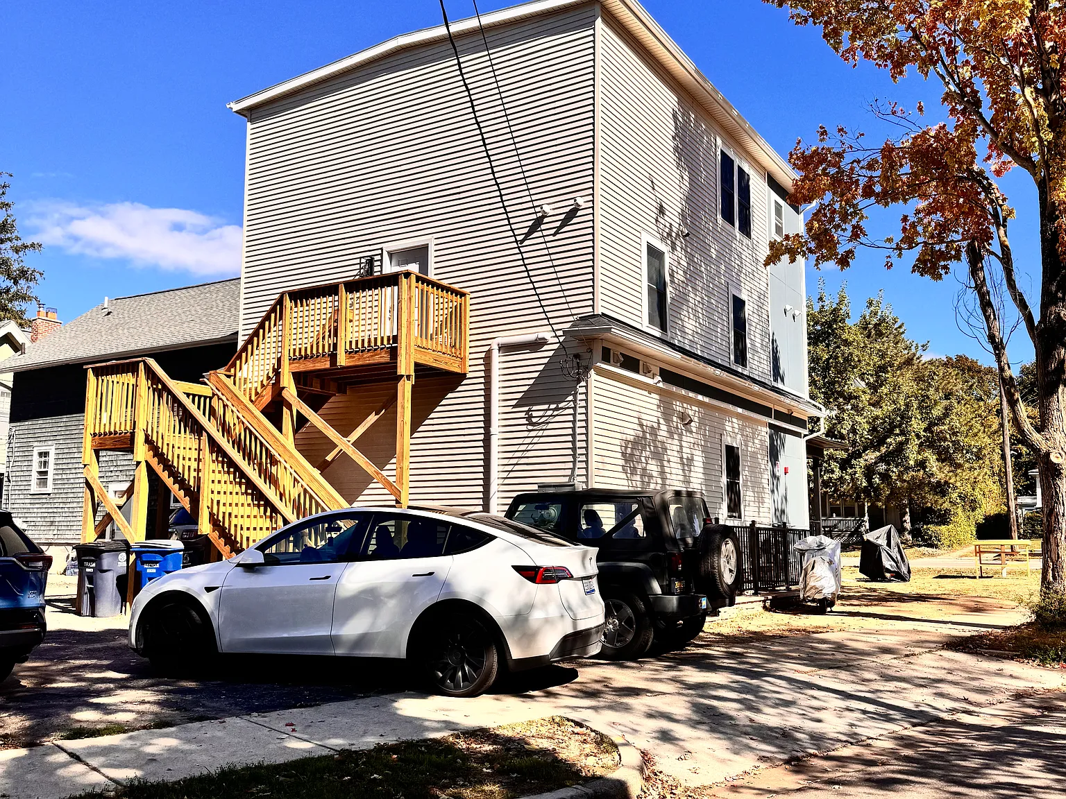 3 bed, 1000 sqft, $3,000 — Photo 3