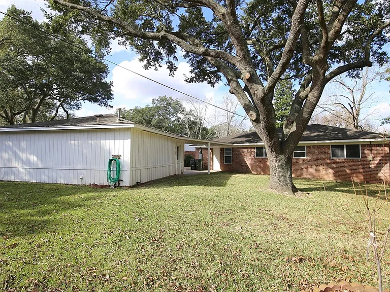 111 Azalea St — Photo 18