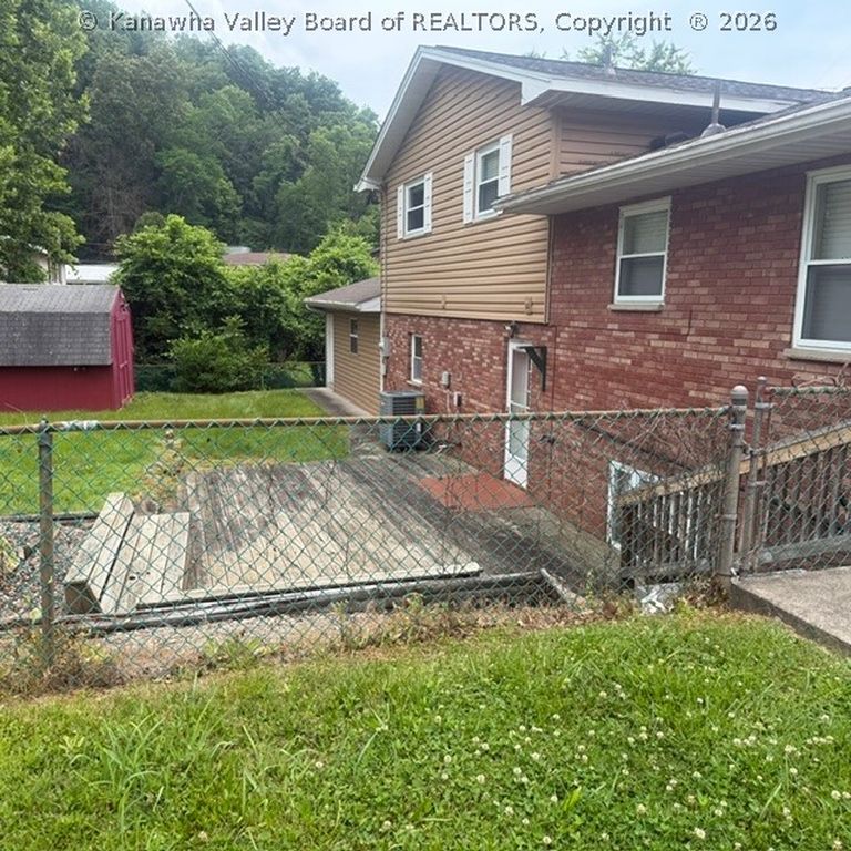 98 Norwood Rd, Nitro, WV - View 5