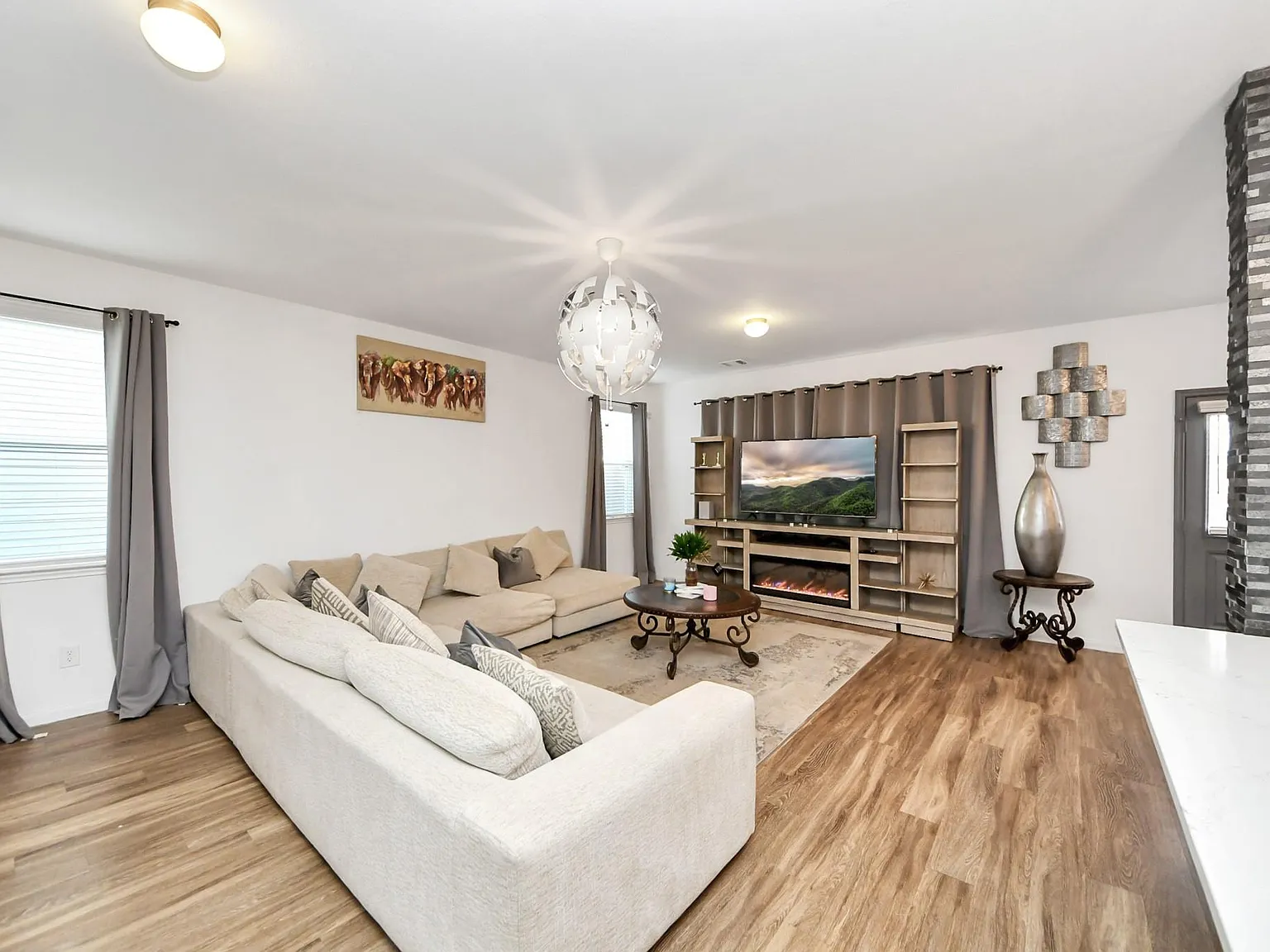 3 bed, 2.5 bath, 1854 sqft, $2,100 — Photo 3