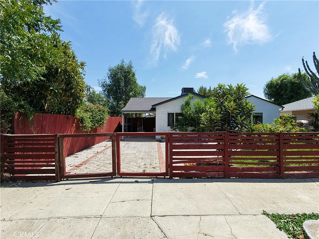 3 bed, 1128 sqft, $4,395 — Photo 2