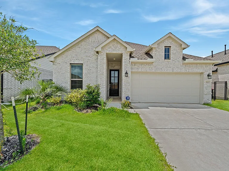 7623 Coral Lake Dr — Photo 2
