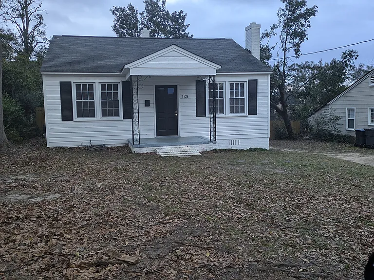 1526 Heath St — Photo 1