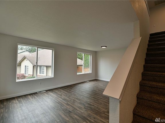 2nd image of 3013 Hanna Ct NE