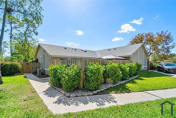 1106 Hyacinth Pl — Photo 9