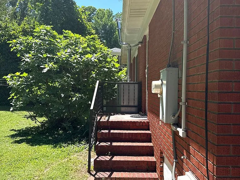 932 Hickory Nut St — Photo 16