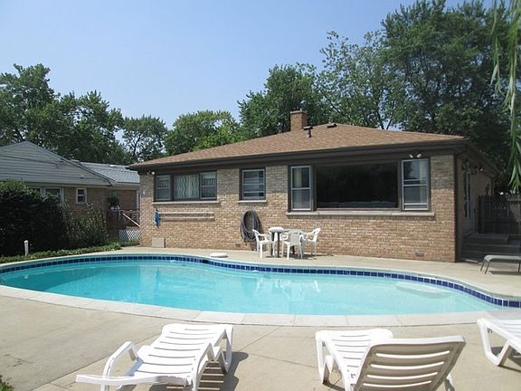 4th image of 9311 Olcott Ave