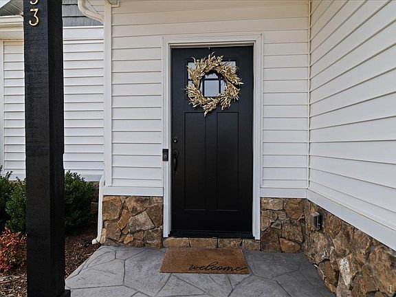 4th image of 153 Emberly Ct