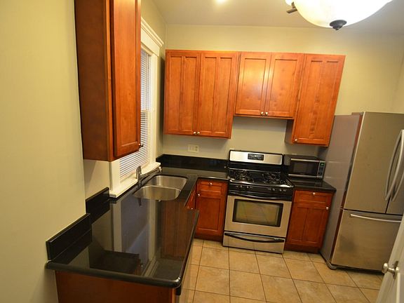 3rd image of 430 King Ave