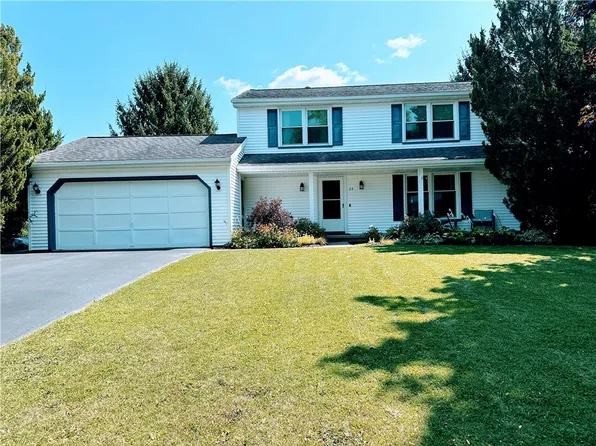23 Newcomb Dr, Hilton, NY 14468