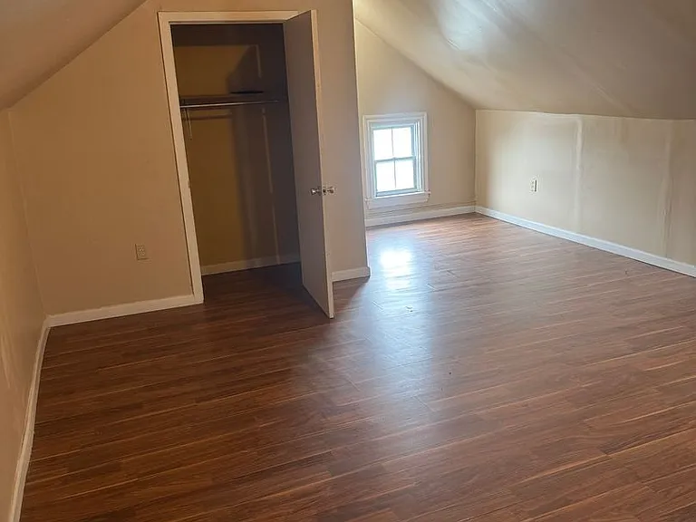 328 W Broad St — Photo 23