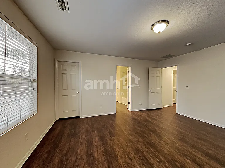 251 Lonewolf Dr — Photo 9