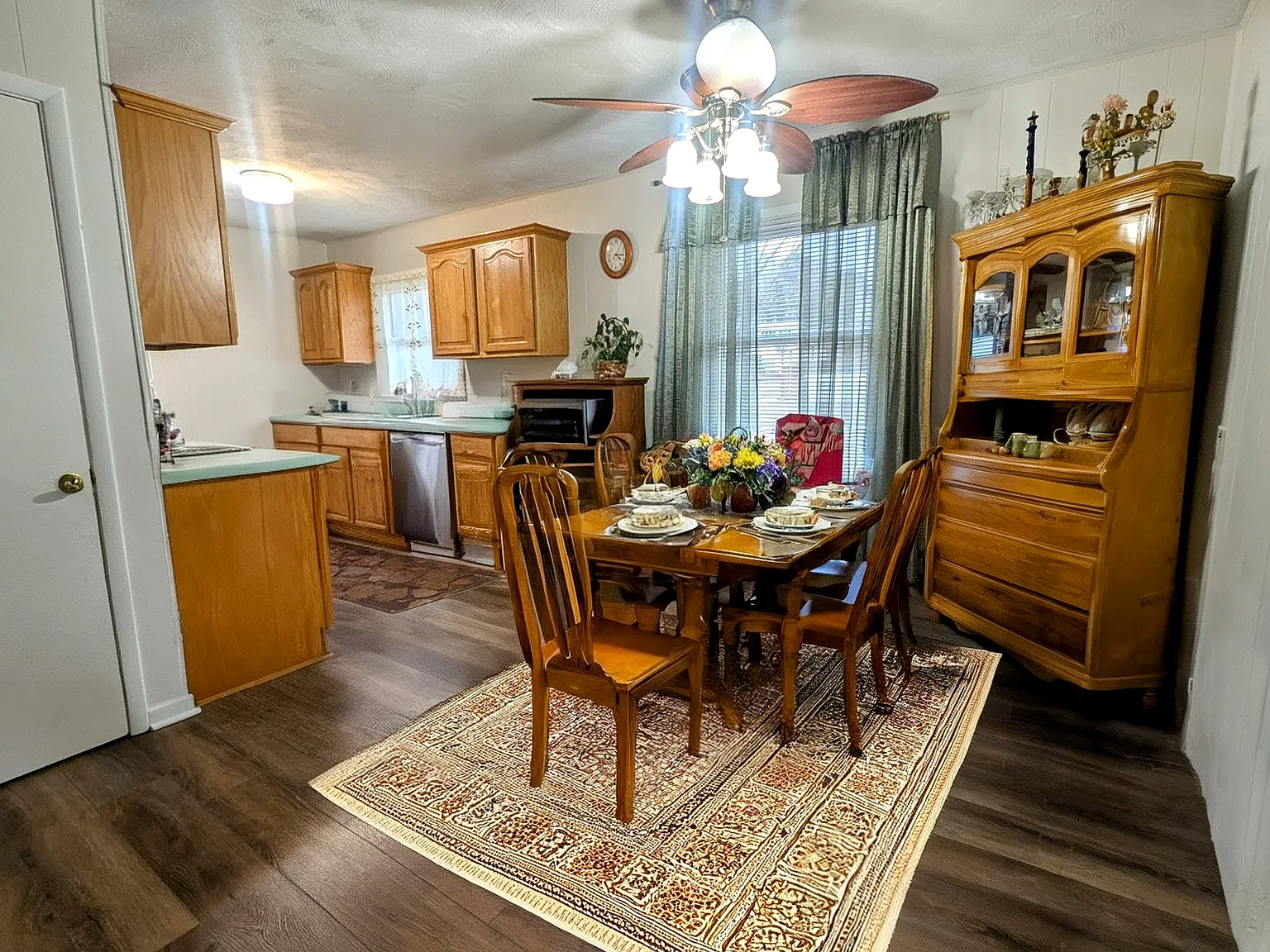 3 Bedroom 1.5 Bath Home — Photo 2