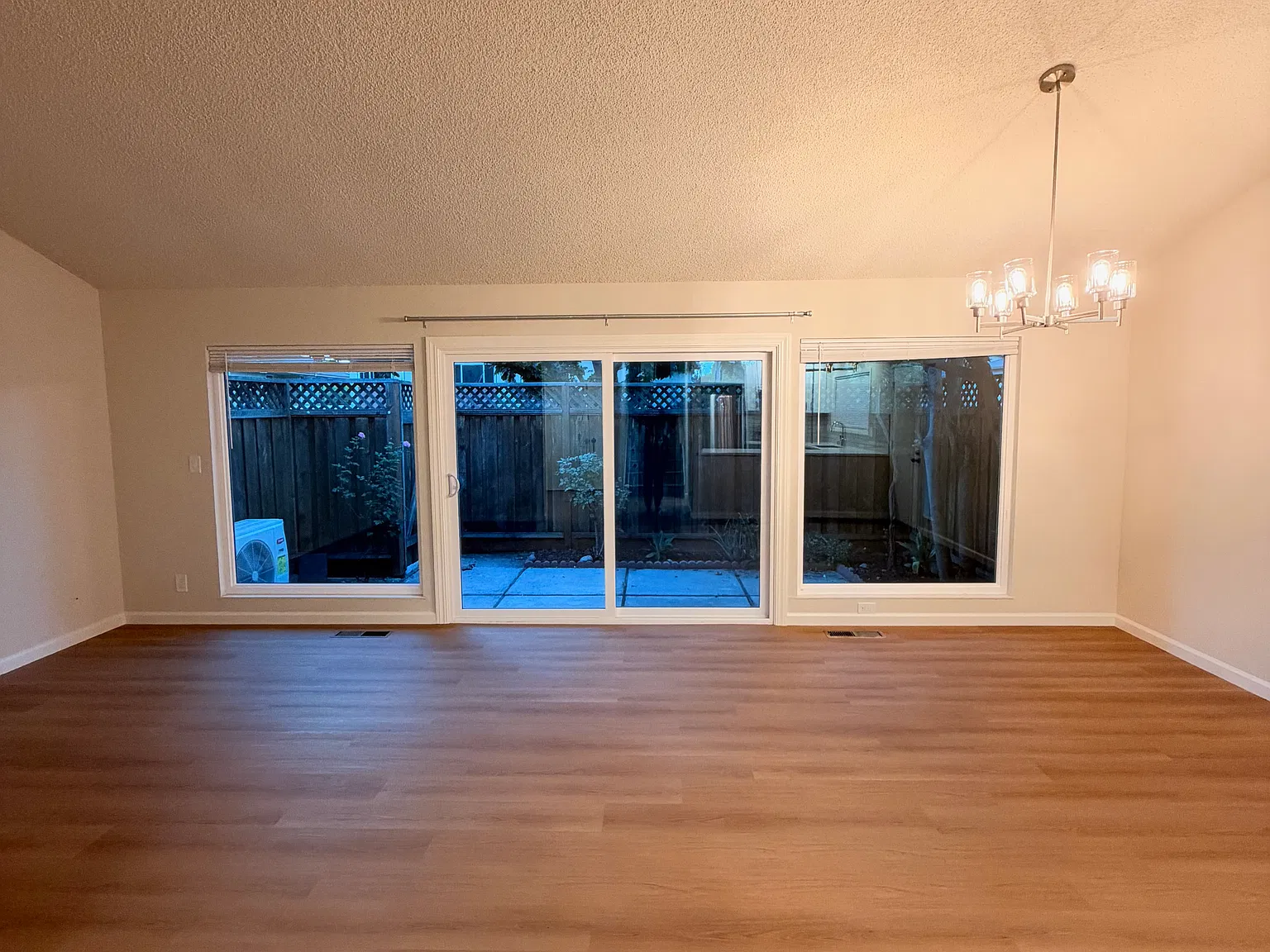 2 bed, 1152 sqft, $4,900 — Photo 2