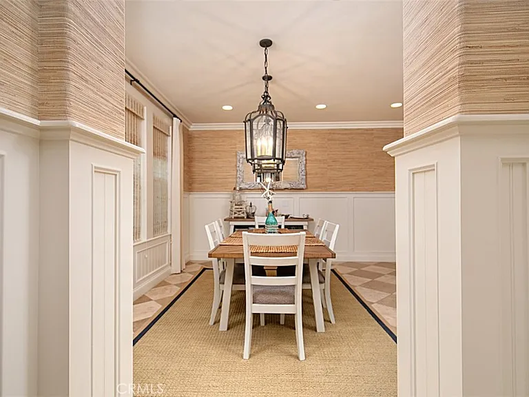 208 E Balboa Blvd — Photo 10