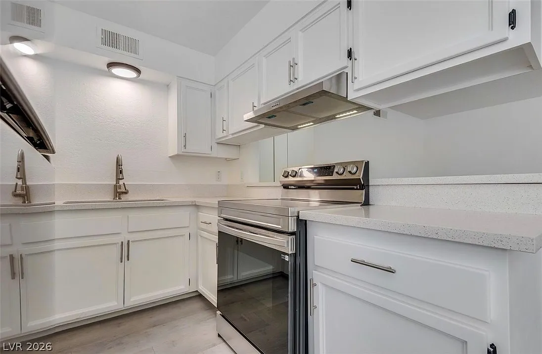 2 bed, 2.0 bath, 3870 sqft, $1,400 — Photo 4