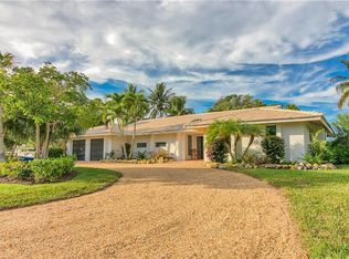2 Island Rd, Sewalls Pt, FL 34996