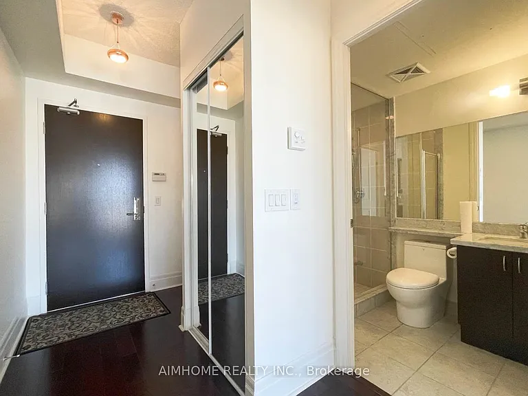 39 Upper Duke Cres #602 — Photo 3