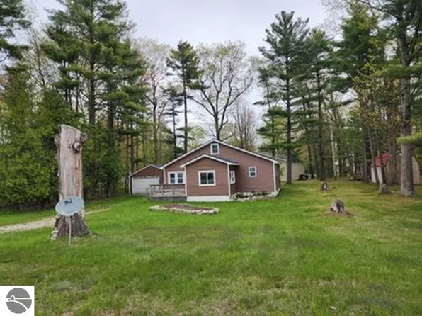 2620 N Huron Rd, Tawas City, MI 48763