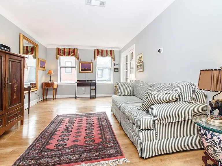 25 Revere St #5 — Photo 1
