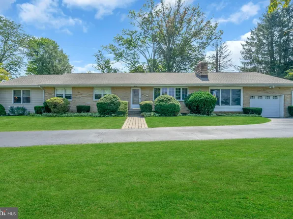 80 Hillside Dr, Robbinsville, NJ 08691