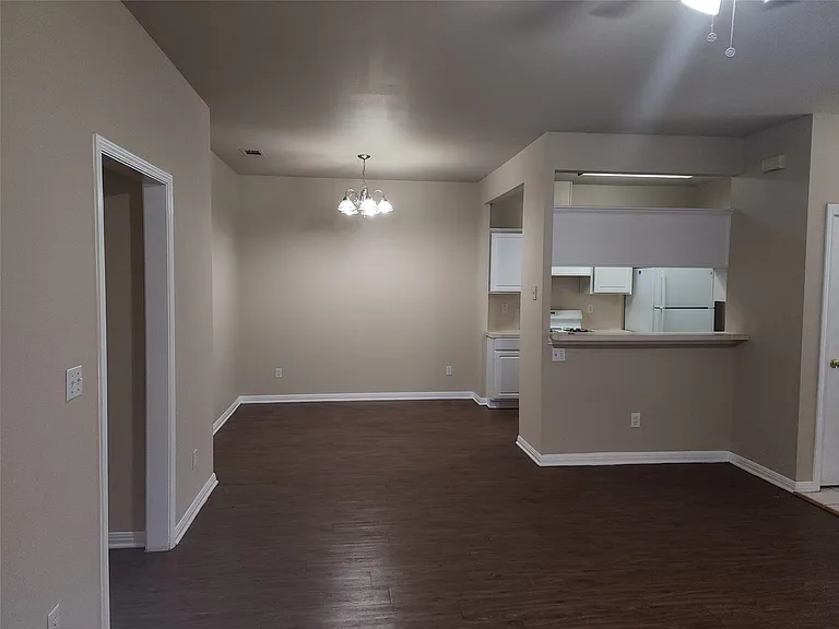 503 Gregory Ct — Photo 7